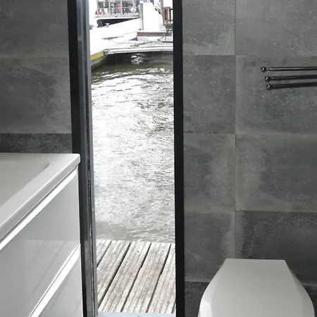 House In By The Waterfront, Cleaning Included *